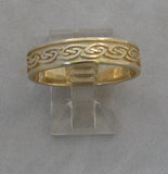 LR501 - 9ct yellow gold Celtic knot ring