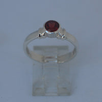 LR321 Classic set Garnet and sterling silver ring