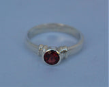 LR321 Classic set Garnet and sterling silver ring