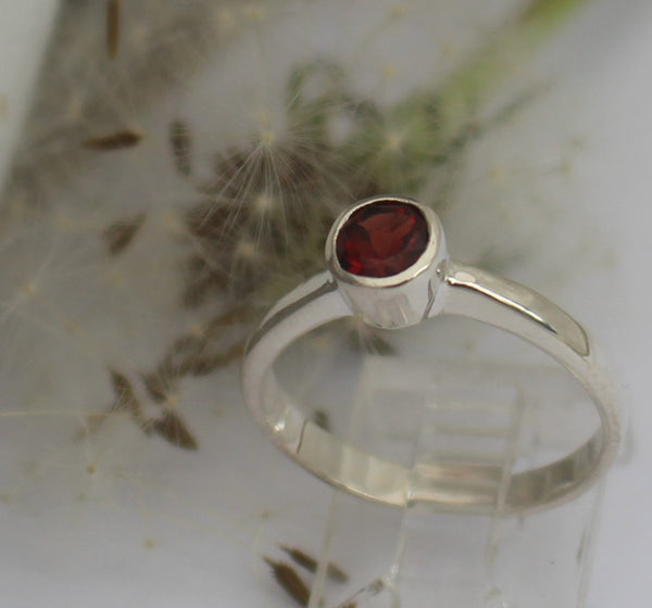 LR487 Classic set Garnet and sterling silver ring