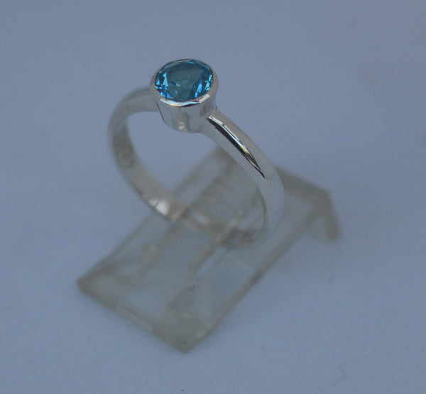 LR487 Classic set Blue Topaz and sterling silver ring