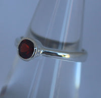 LR487 Classic set Garnet and sterling silver ring