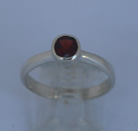 LR487 Classic set Garnet and sterling silver ring