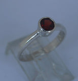 LR487 Classic set Garnet and sterling silver ring